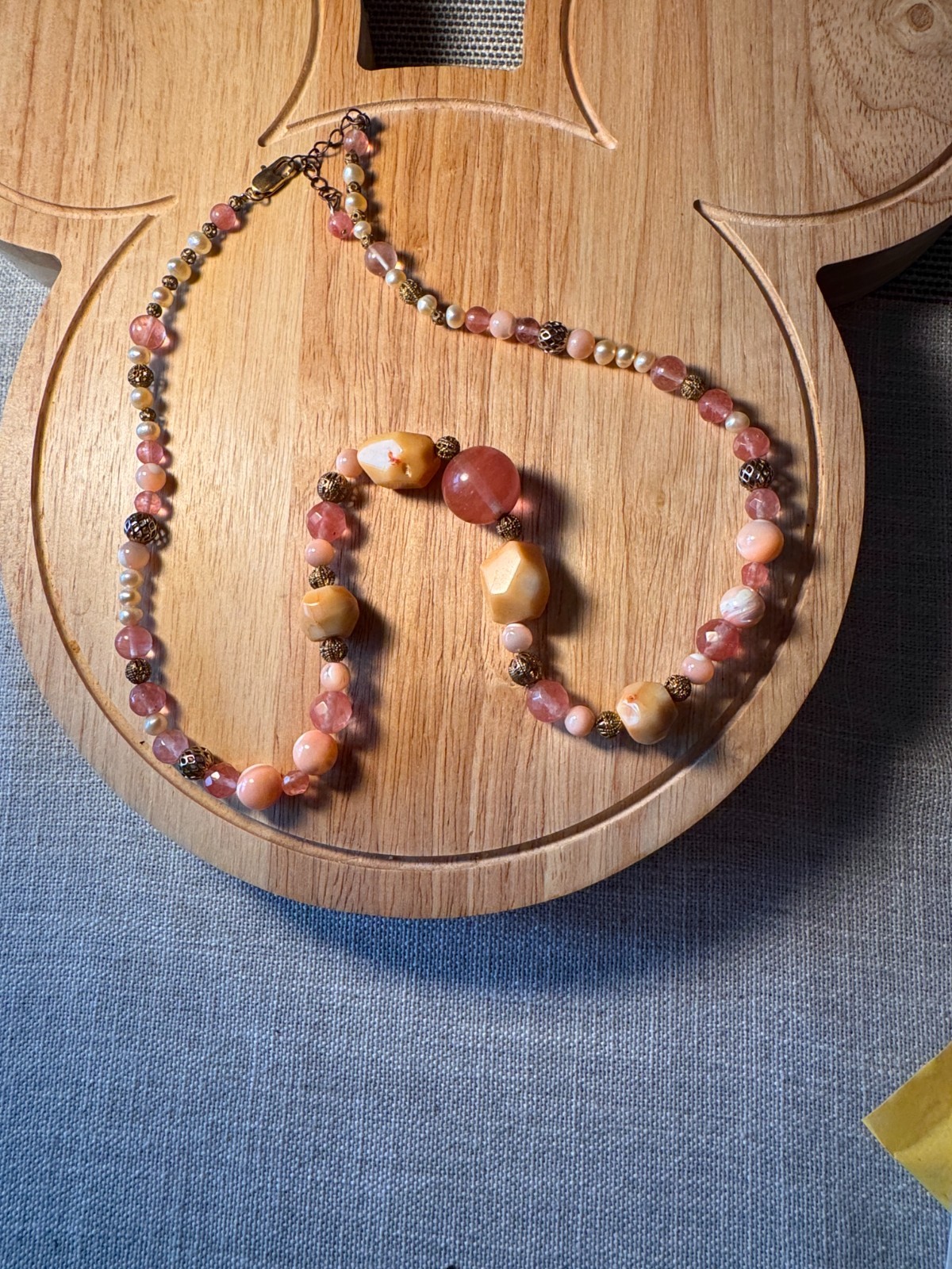 Tumbled carnelian, faceted glass, Coral colored shell beaded necklace 22"    J98