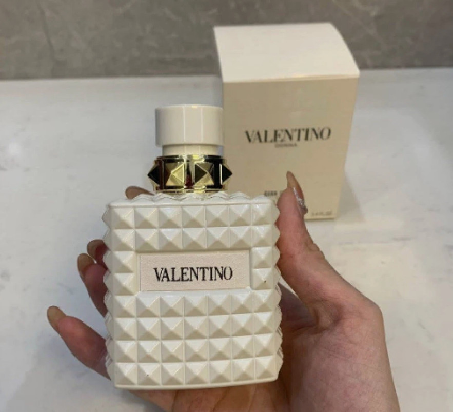 Valentino Donna Born in Roma Ivory 3.4 fl oz / 100ml EDP