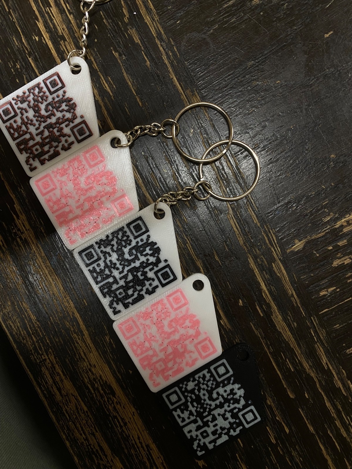 3D printed Custom QR Code Keychains 