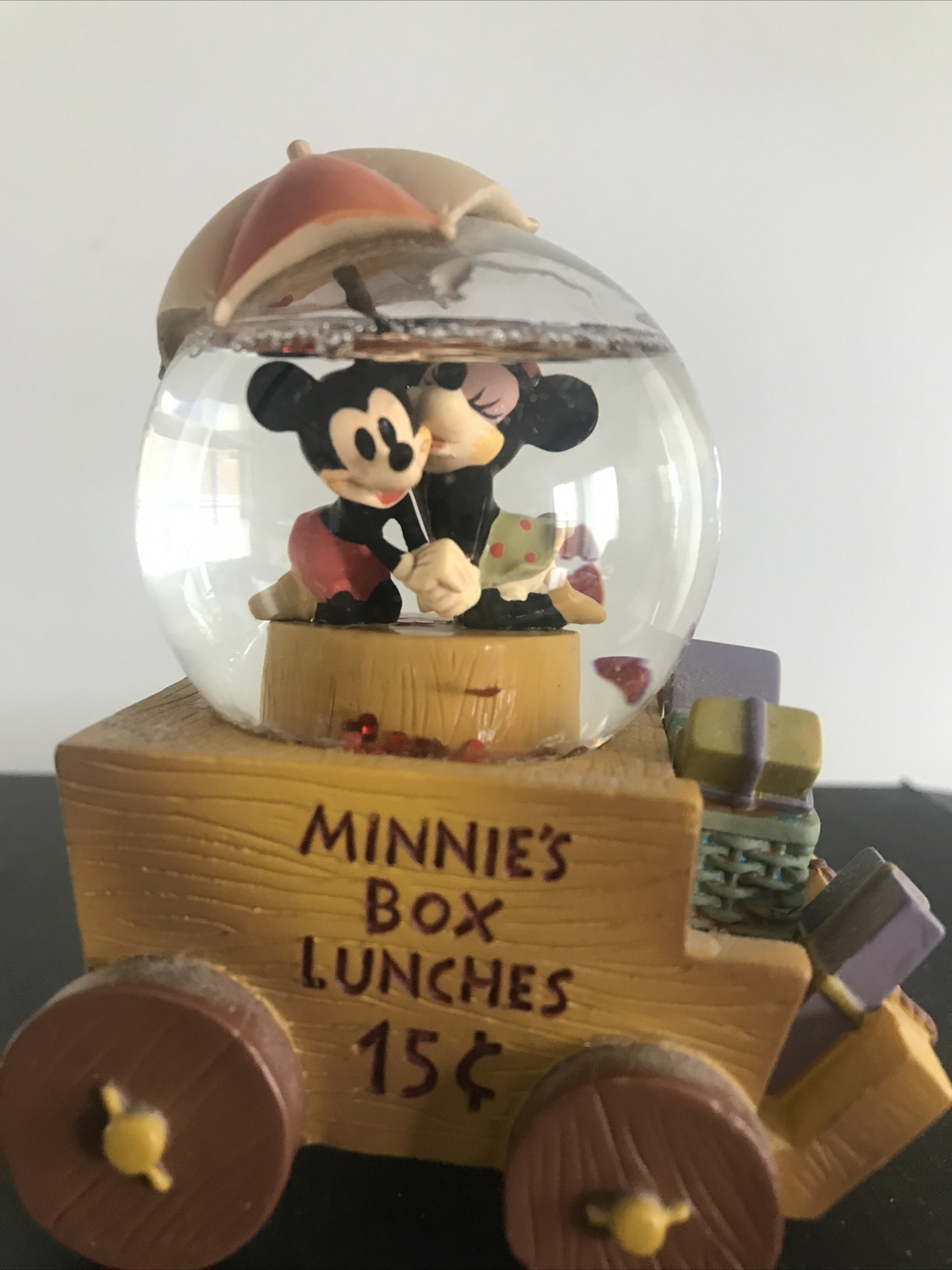 Disney Snow Globe Mickey Mouse Miniature Box Lunches Minnie Mouse Hearts Z5