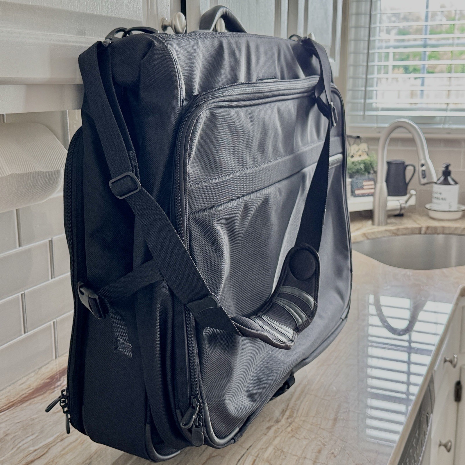 Briggs & Riley Baseline Luggage Full Size Deluxe Garment Suit Bag Black 370-4