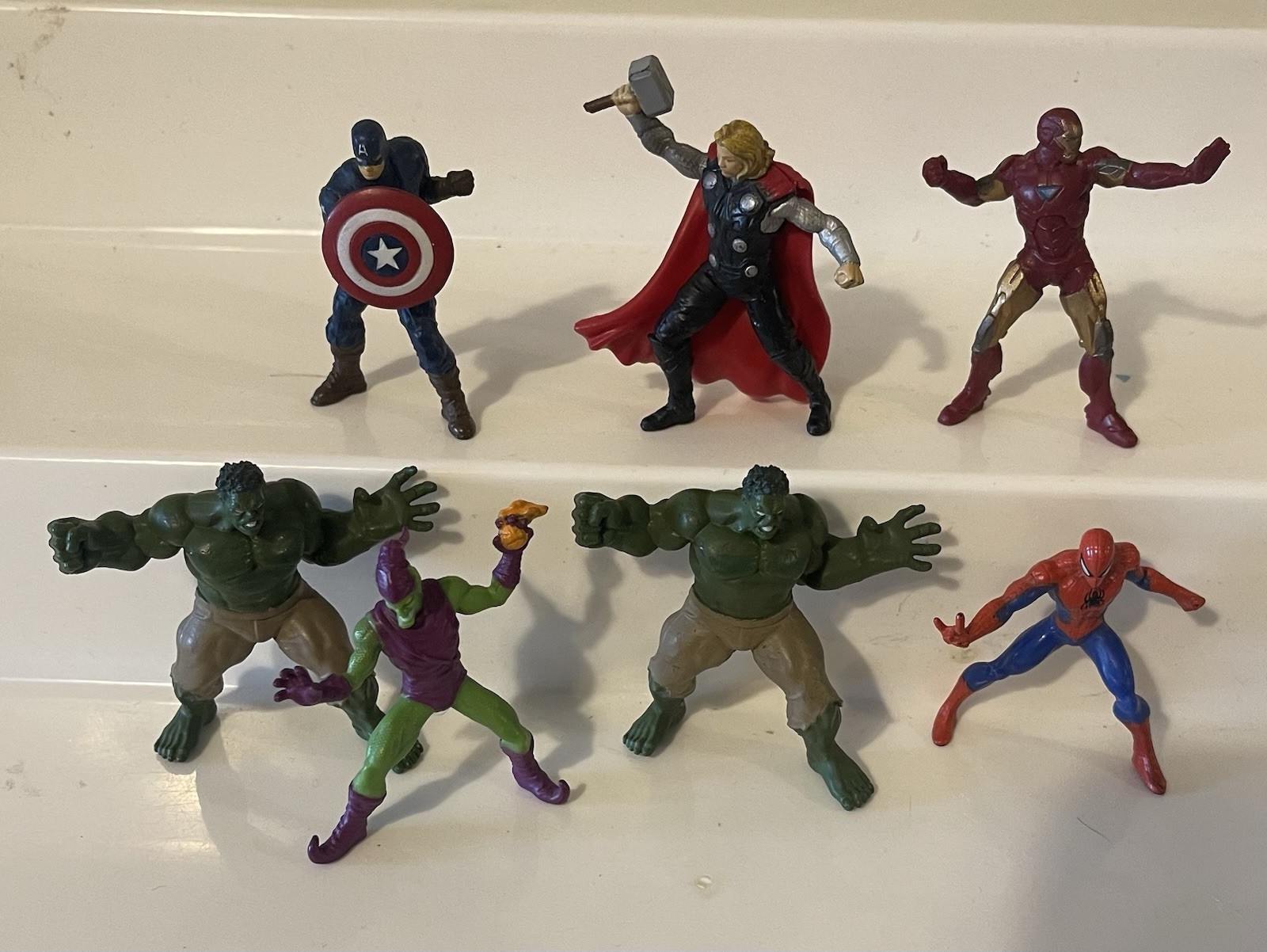LOT 7 MARVEL SUPERHEROES 2.5” toys Hulk Spiderman Goblin Thor Iron Man Captain A