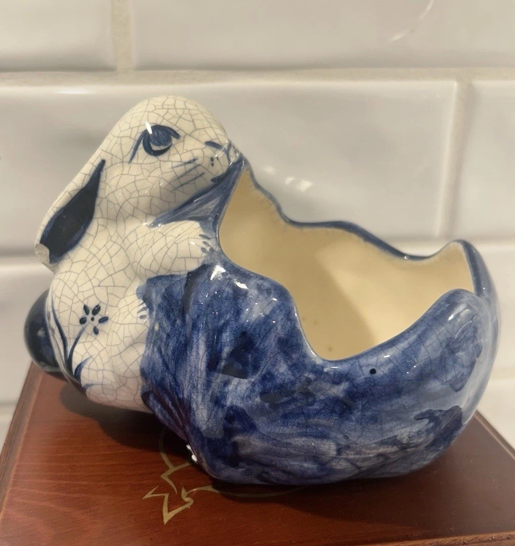 Vtg Dedham Pottery Rabbit Cabbage Planter KH 94 Blue and White Crackle USA