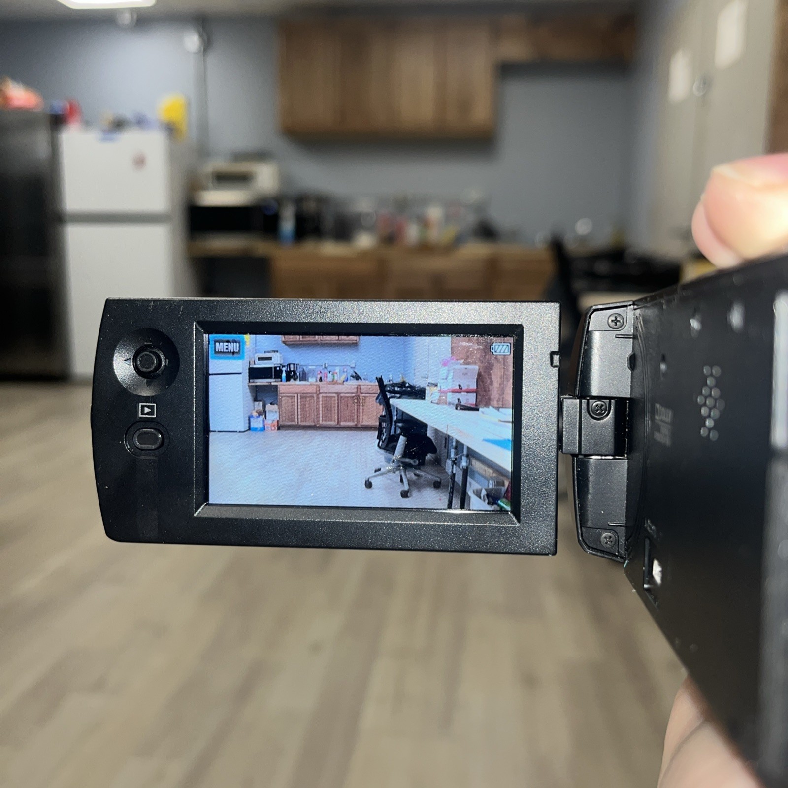 Sony Handycam HDR-CX220 HD 8.9 Mega Pixels