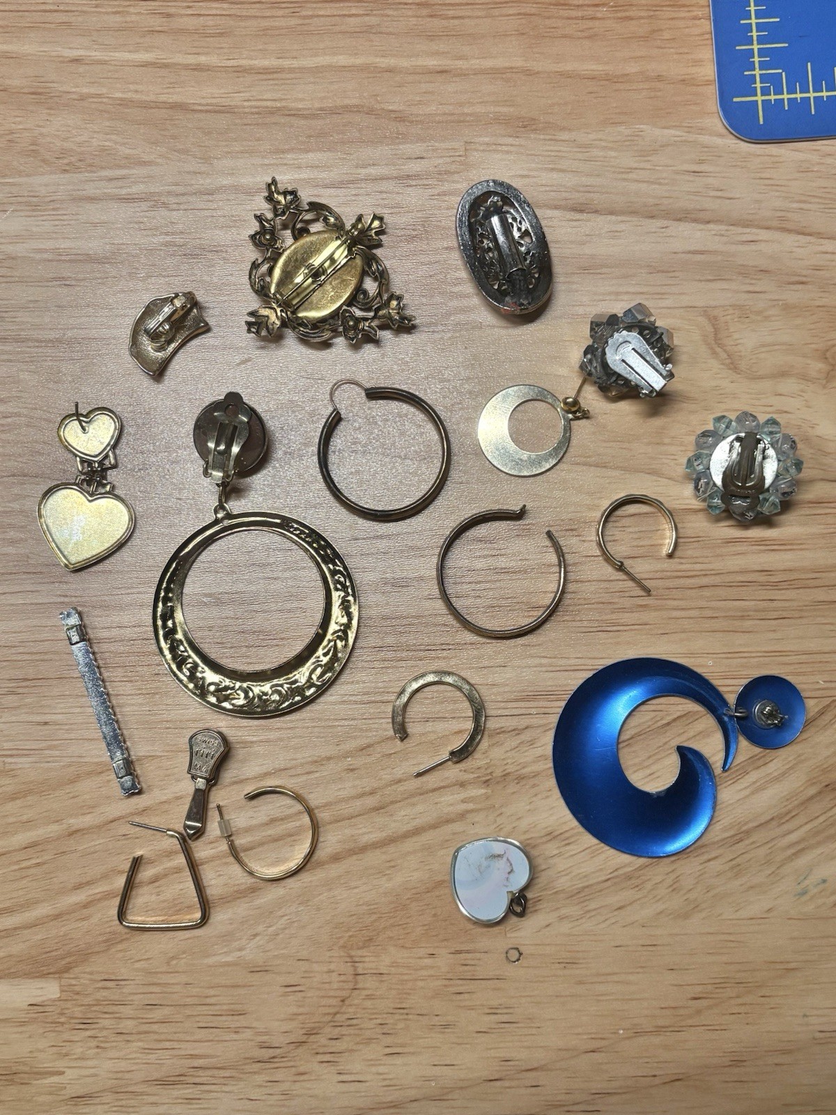 Vintage & Antique Jewelry Mixed Lot 19 Pieces Earrings Brooches Rhinestone