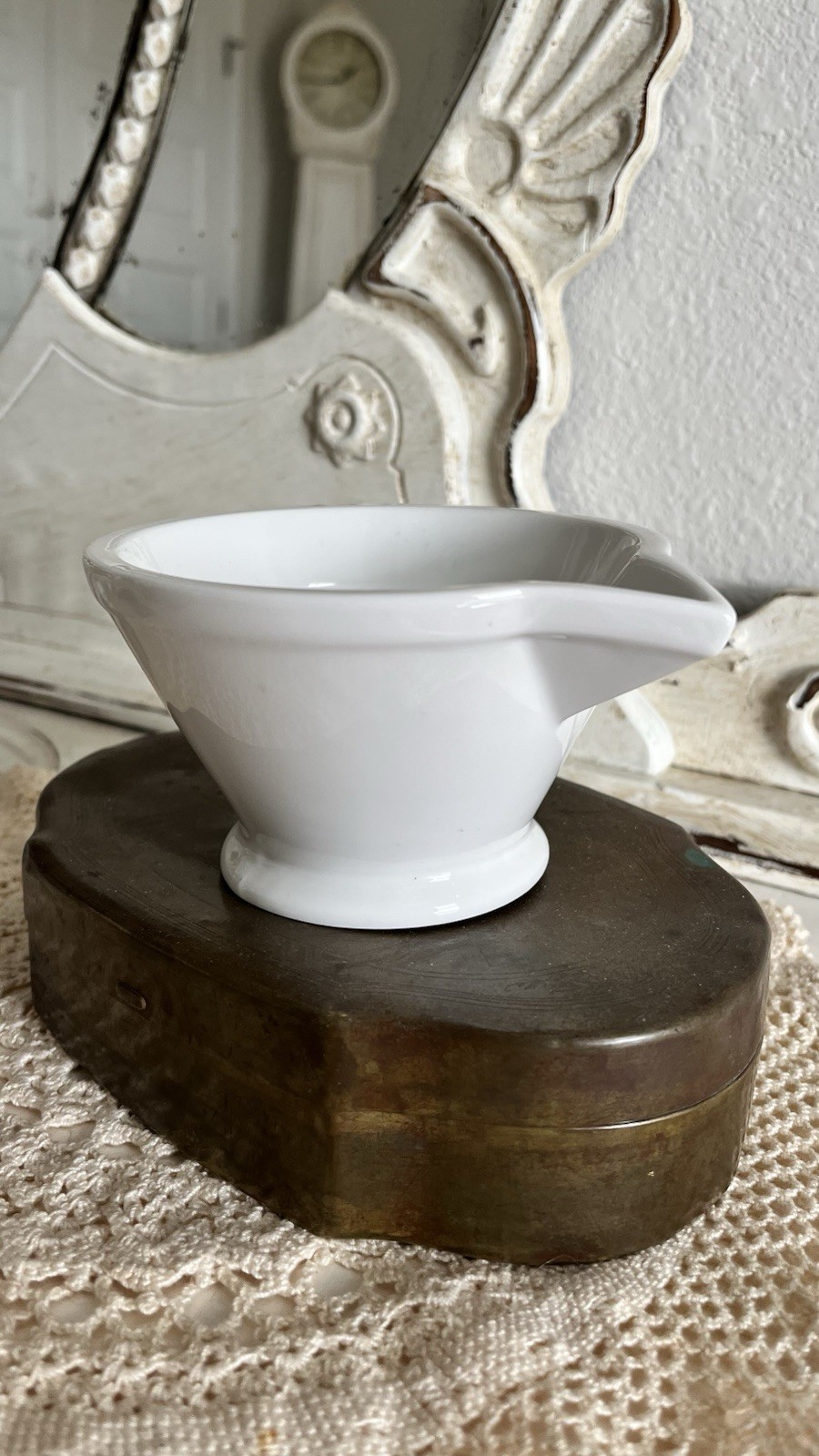 Antique White Ironstone Apothecary Mortar Pour Spout Pharmacy Chemist Bowl 5”