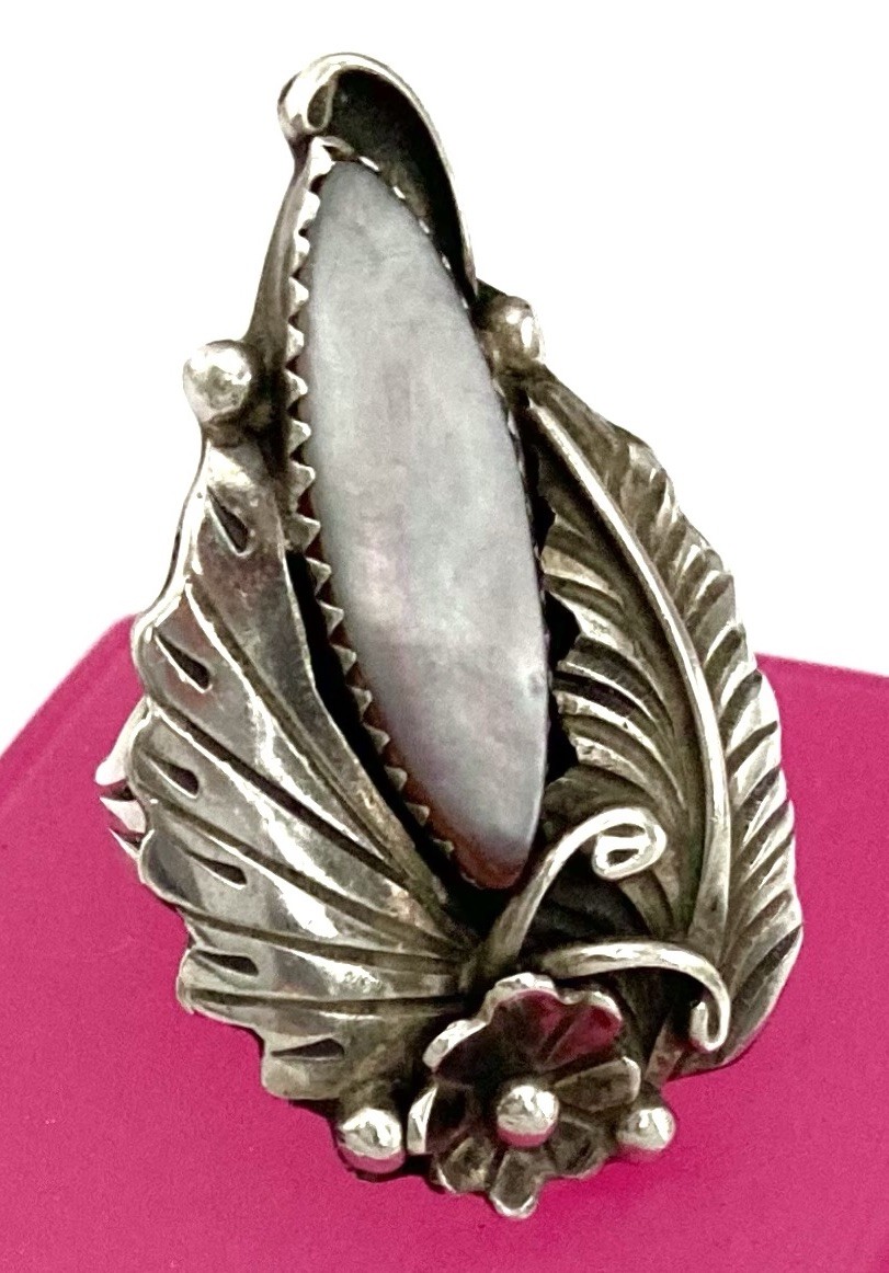 VINTAGE NAVAJO Sterling Silver TALL Mother of Pearl FEATHER & FLOWER Ring~Size 9