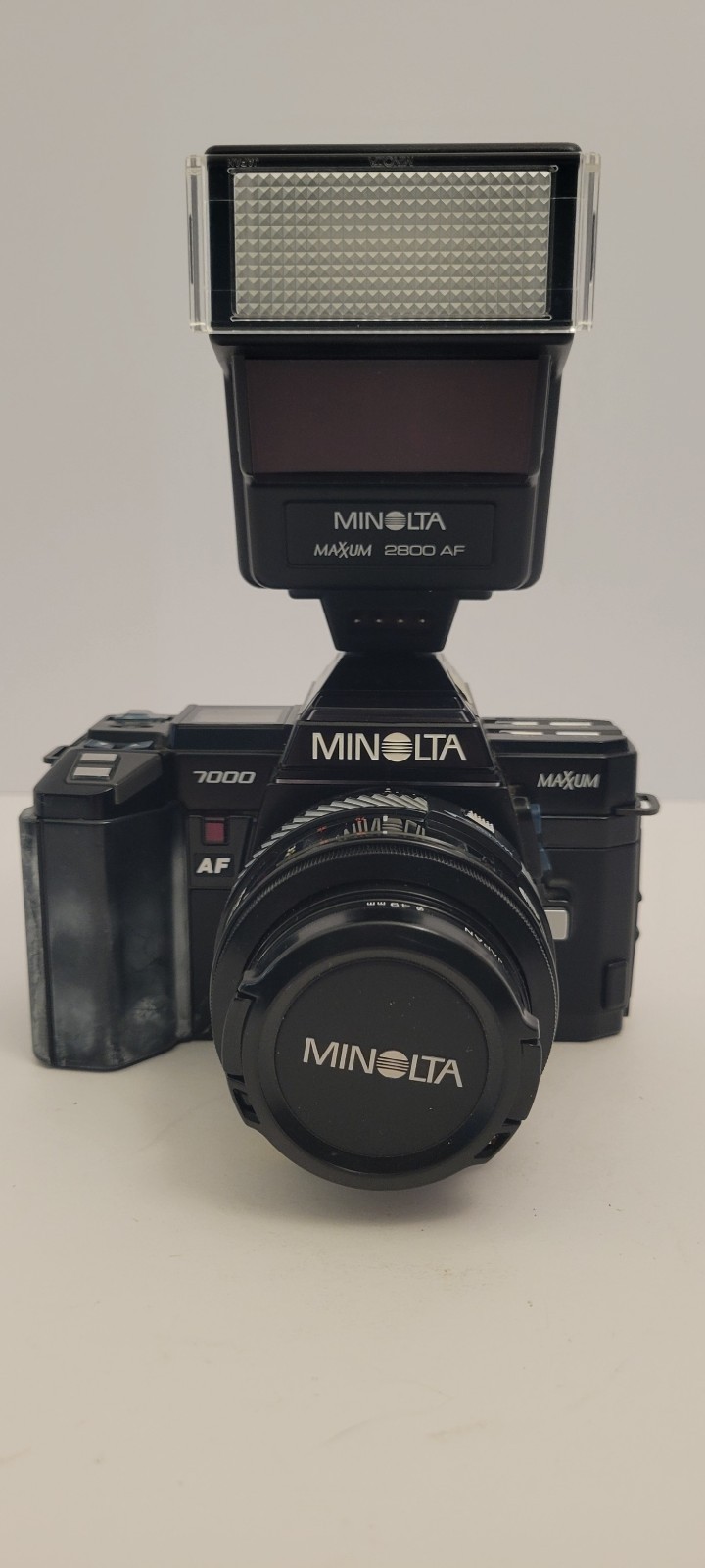 Minolta Maxum 7000 with 35-70 f4.0 macro lens, case, 2800AF flash