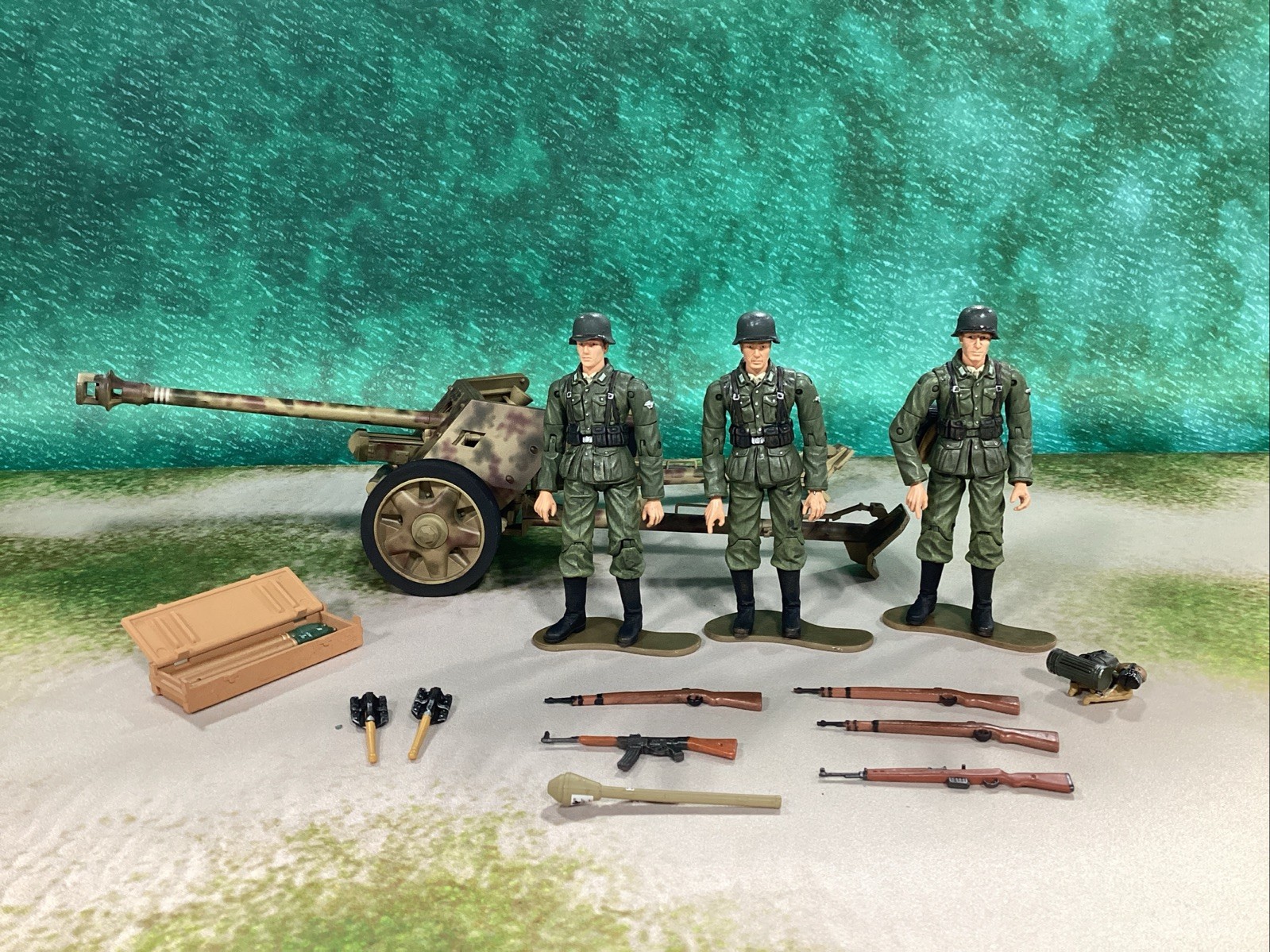 21st Century Ultimate Soldier German Wehrmacht 88mm Gun and 3 troop 1:18 PV33265