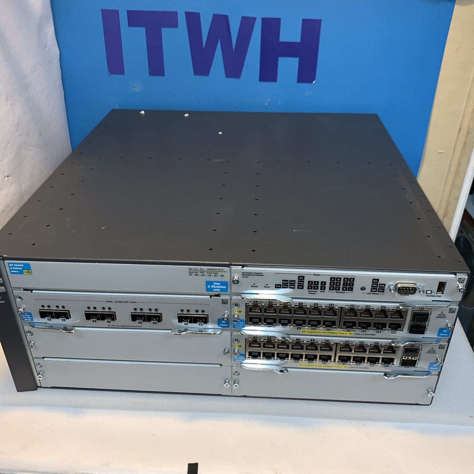 HP ProCurve 5406 ZL (J8697A) + 2x J9536A + 1x J8726A + 1x J9538A + 1x J9306A