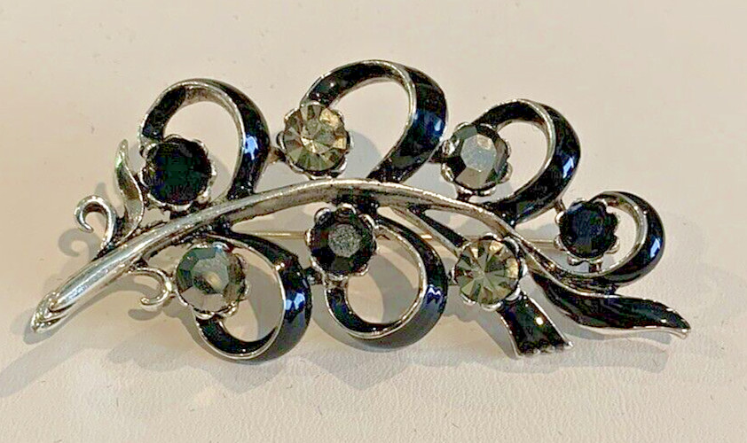VINTAGE BLACK & CLEAR RHINESTONE SILVER TONE ESTATE FEATHER BROOCH PIN 2.5"
