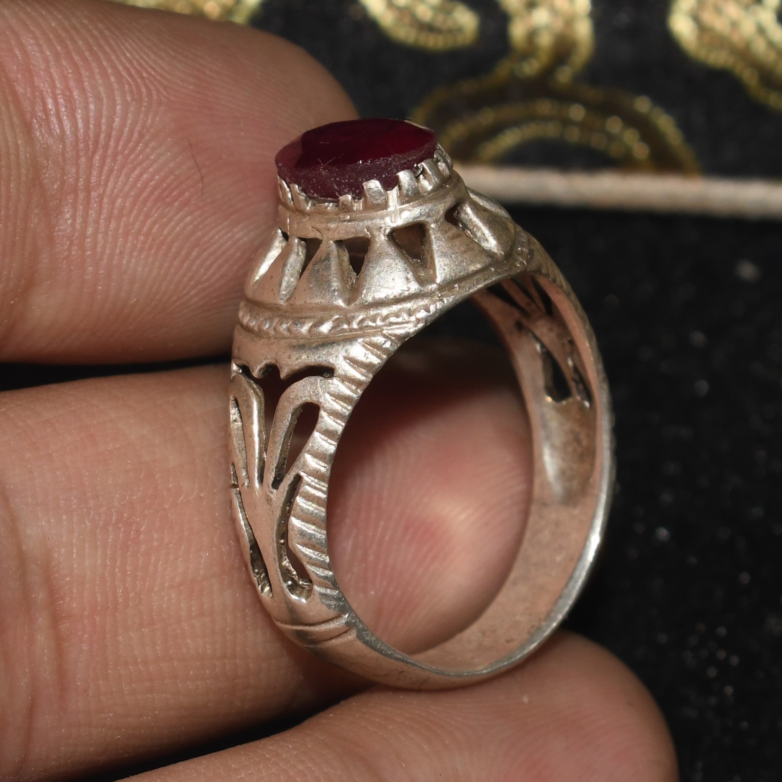 Antique Solid Silver Ring with Garnet Stone Bezel in good Condition