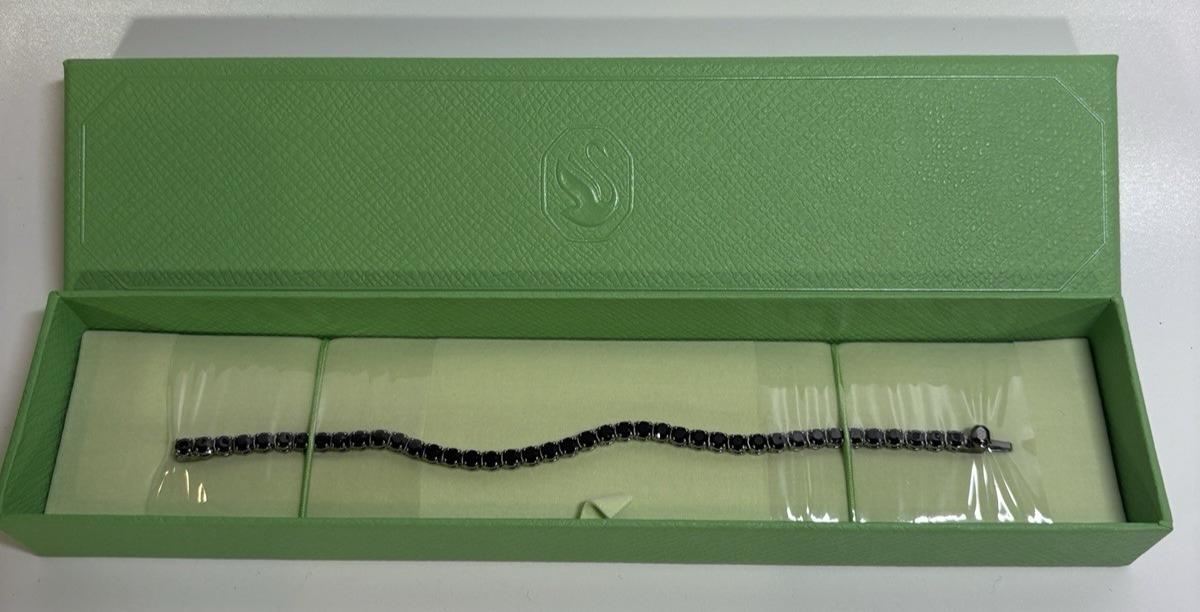 Swarovski - Matrix Tennis bracelet - Round cut,Black, Ruthenium plated - Size: M