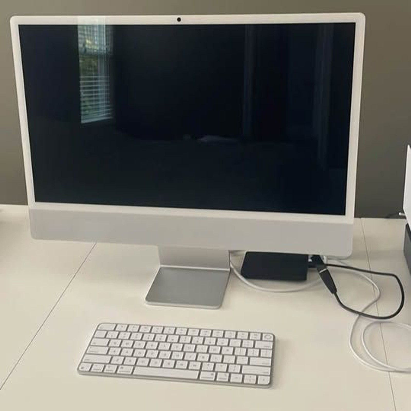 iMac 24” SLV/10c cpu/10cgpu/16gb/ 256-USA, keyboard, mouse bundle