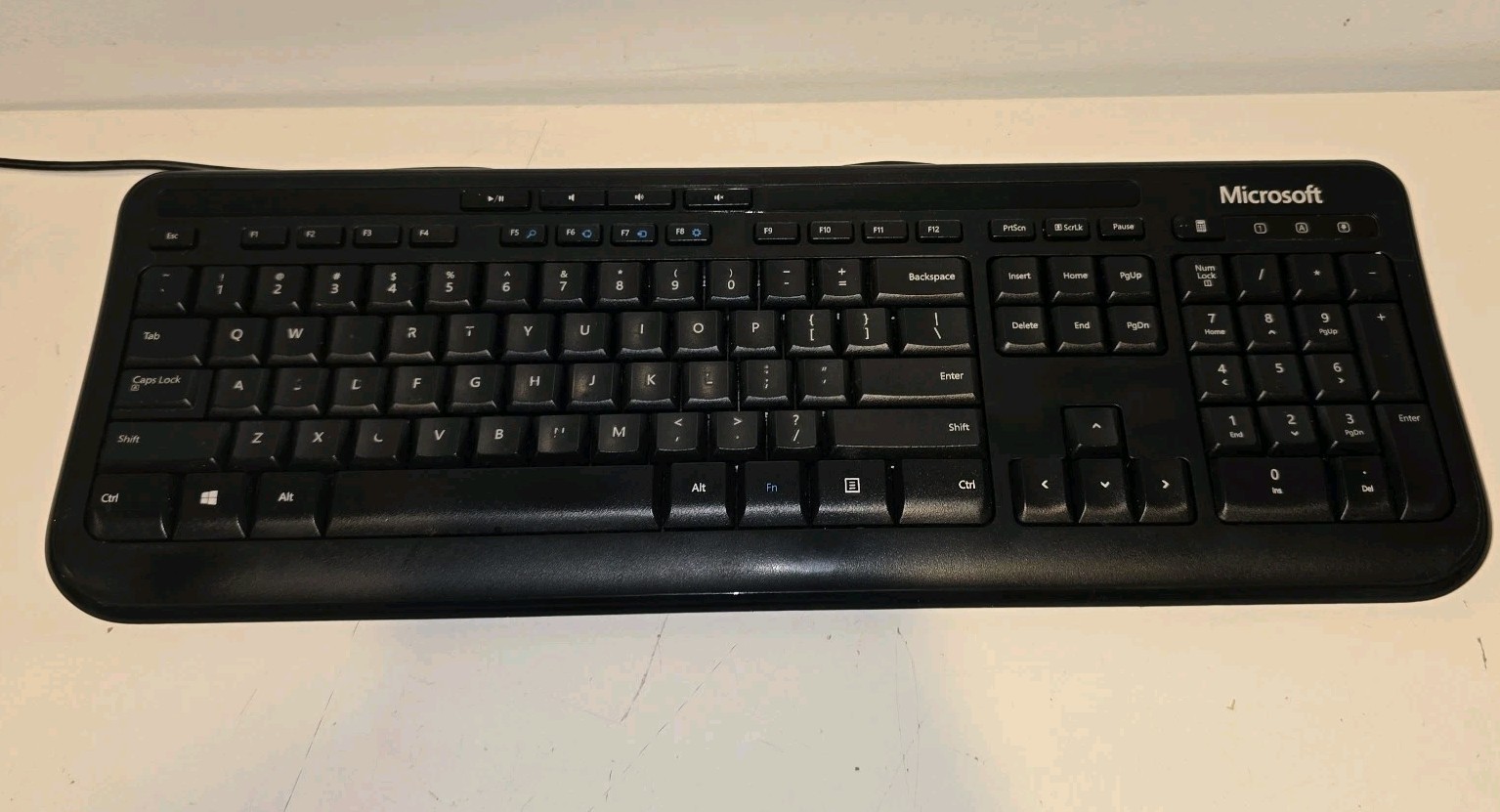 Microsoft Wired USB Keyboard 600 - Model 1576 - Black - With Number Pad