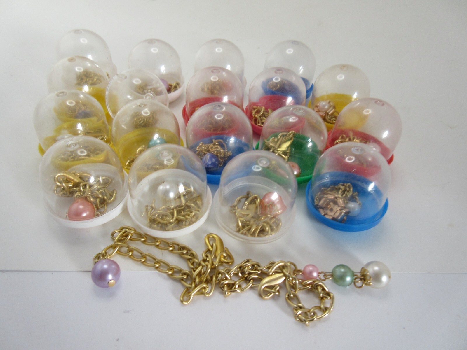 18 Old Vintage Vending Machine Fashion Bracelets in Capsules Hong Kong