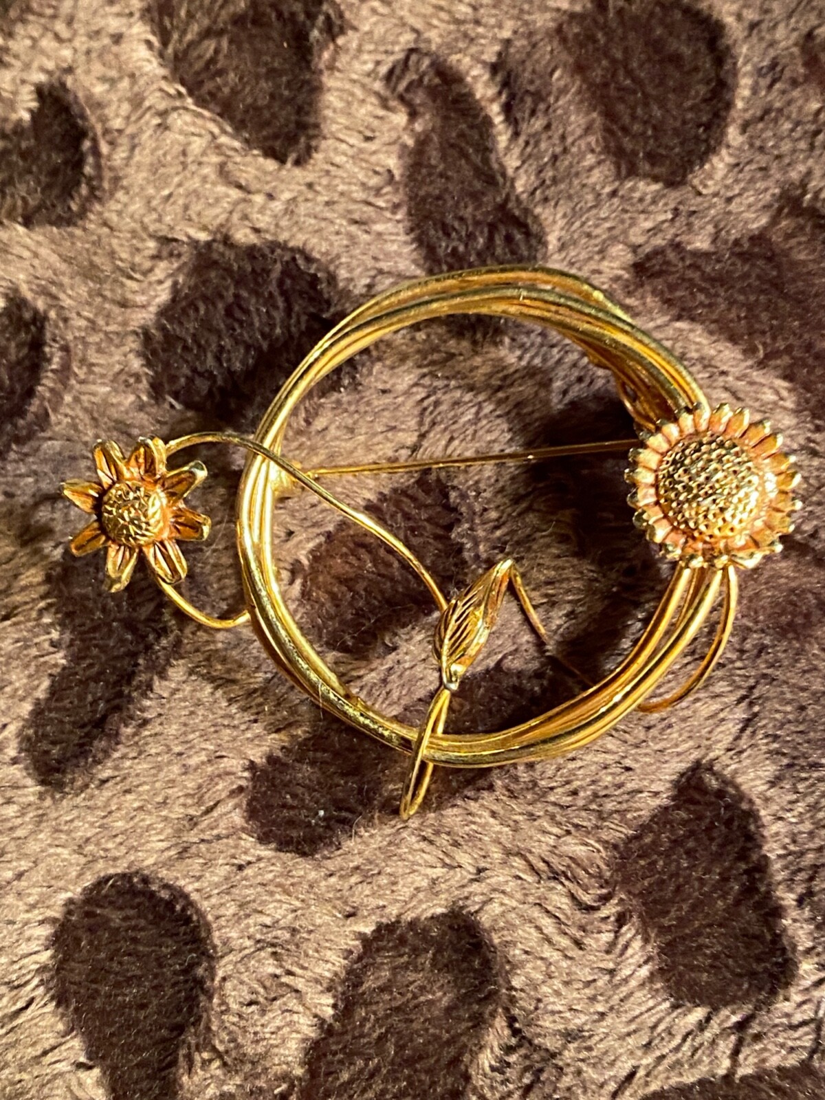 Vintage Sunflower Flower Open Work Gold Tone Brooch Pin 2 1/4"