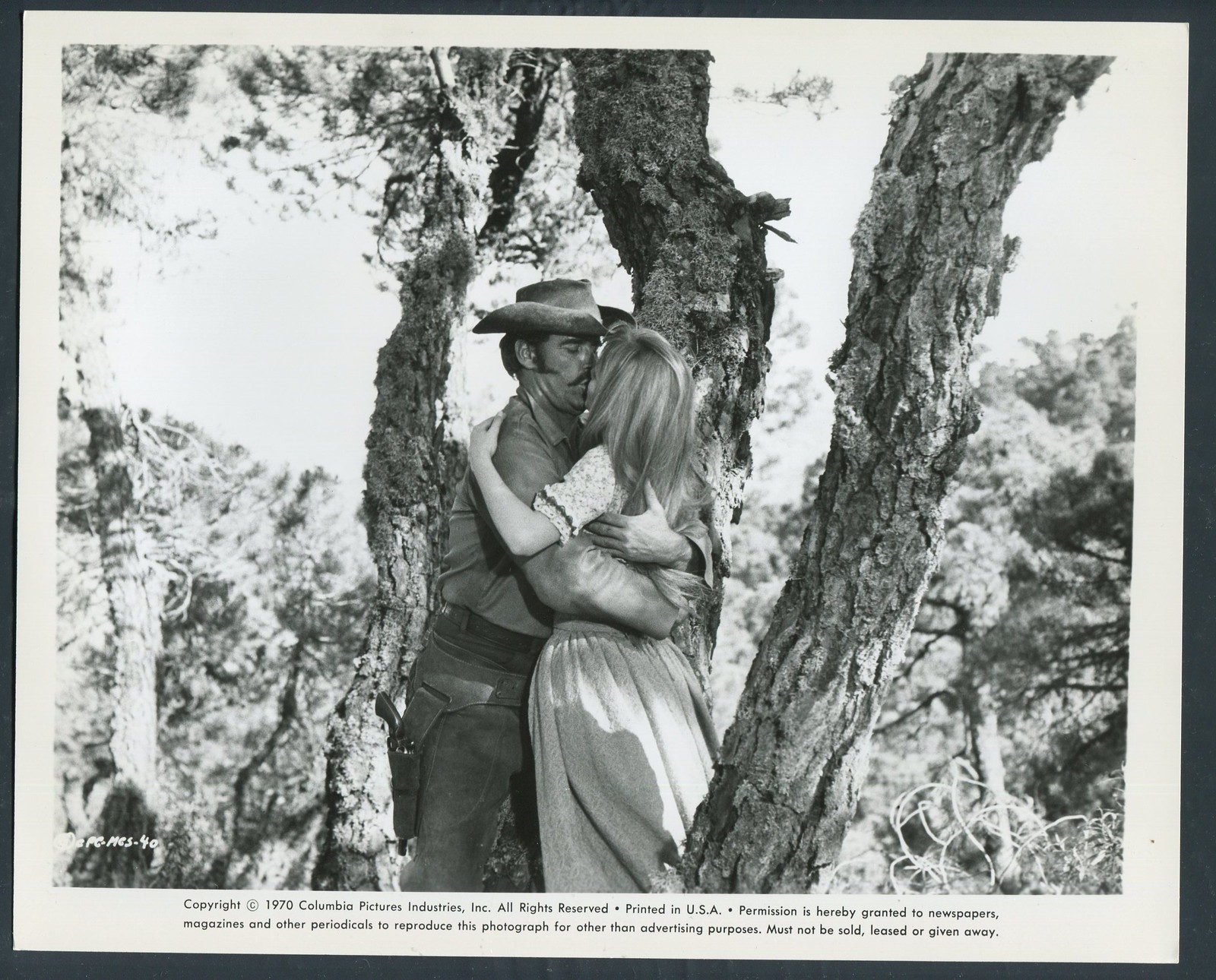 JAMES GARNER LAURA ANTONELLI in A Man Called Sledge '70 KISSING