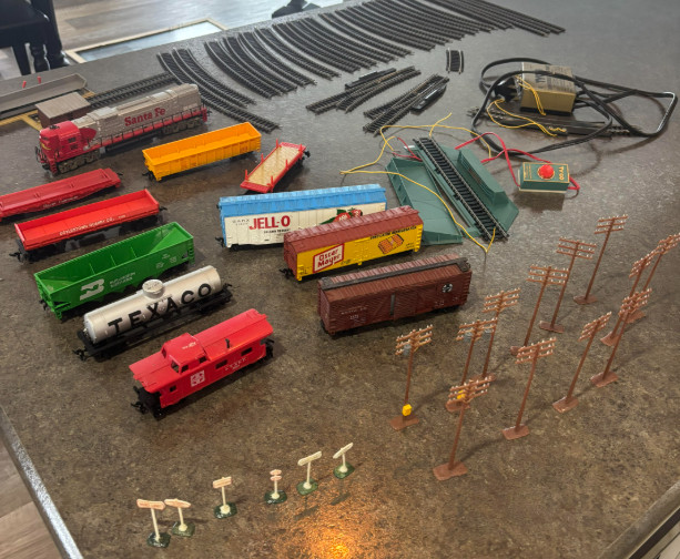 Vtg 1970s TYCO Freight ELECTRIC TRAIN SET Santa Fe Railroad Oscar Mayer jello 
