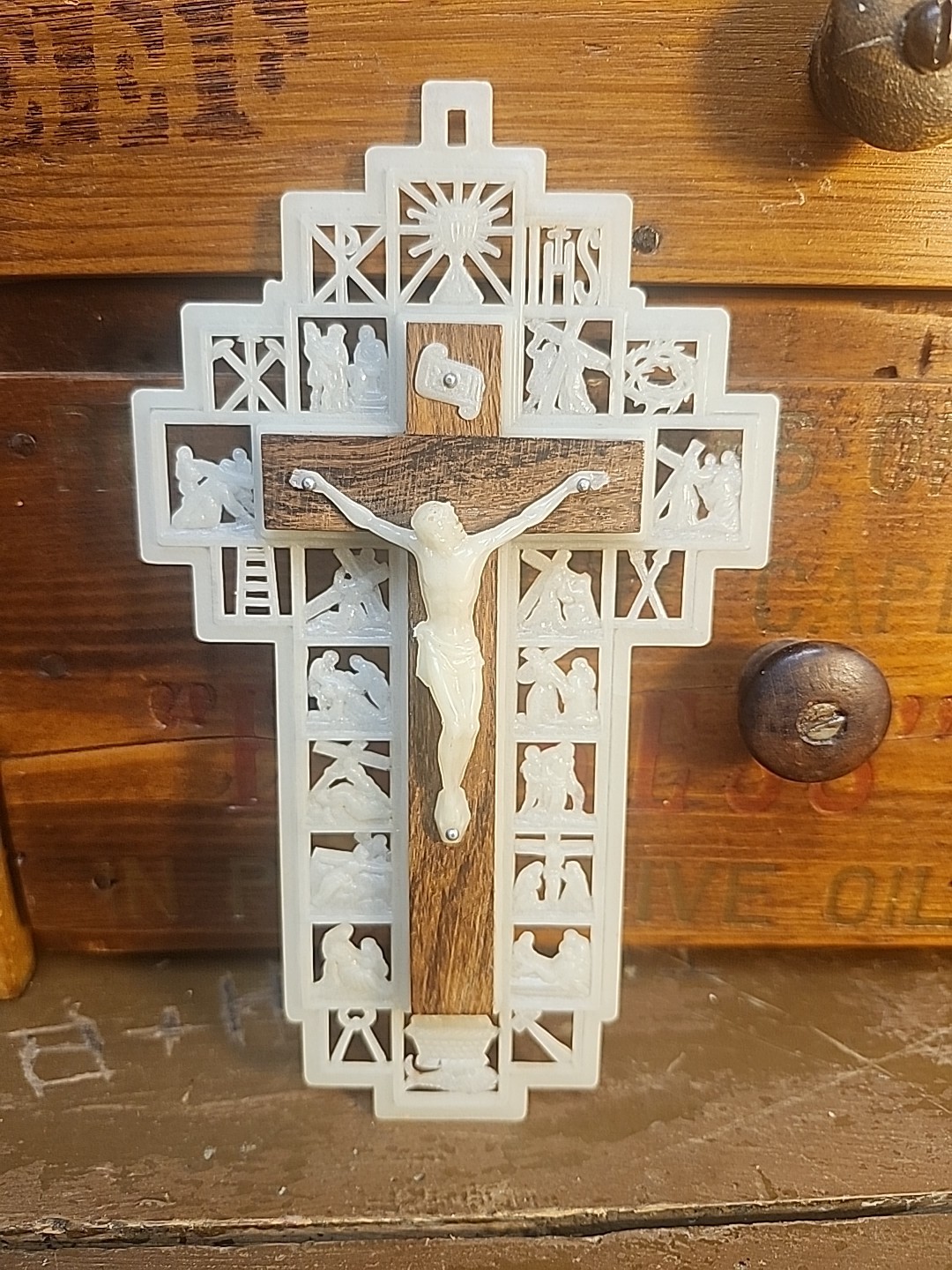 Vtg Wall Plastic Wood Stations Of The Cross Crucifix Jesus Italy Glows In Dark