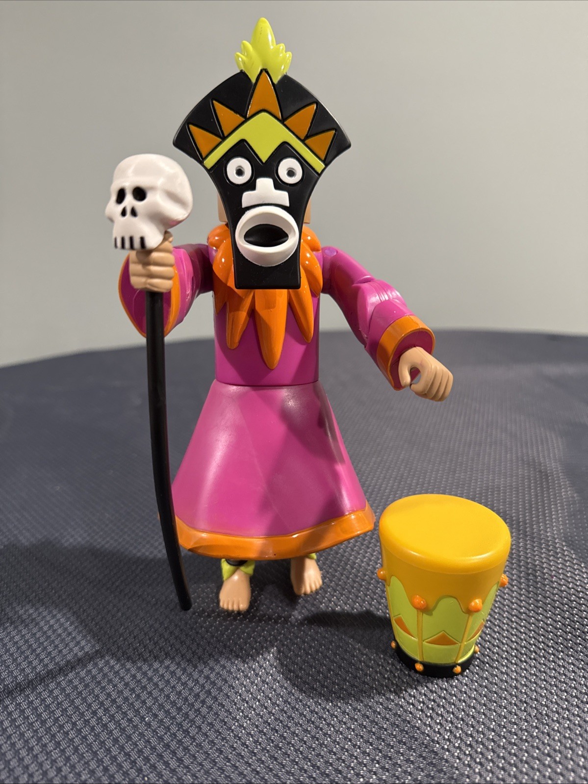 Vintage Scooby-Doo Witch Doctor 8” 2001 Action Figure Drum Headpiece Skull Staff
