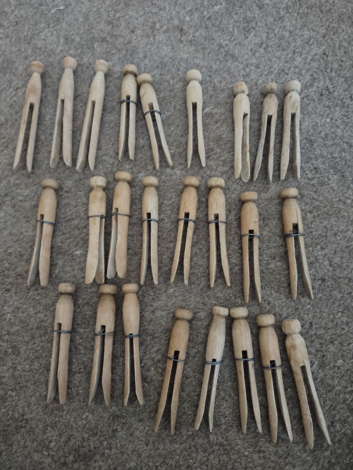 Mixed Lot Of 25 Old Fashion Wooden Clothes Pins