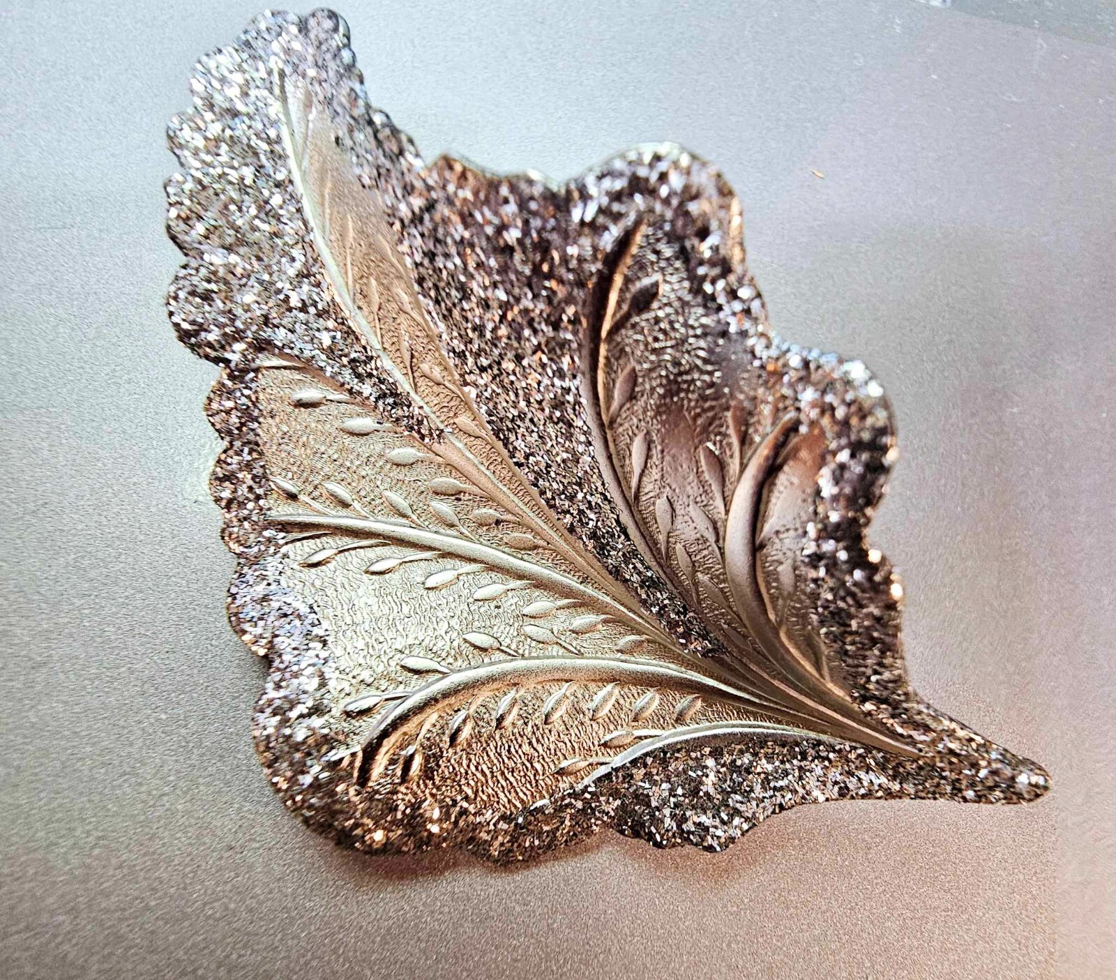Silvertone Brooch Pin Leaf design w/ Glitters Large 2.5in"- S60