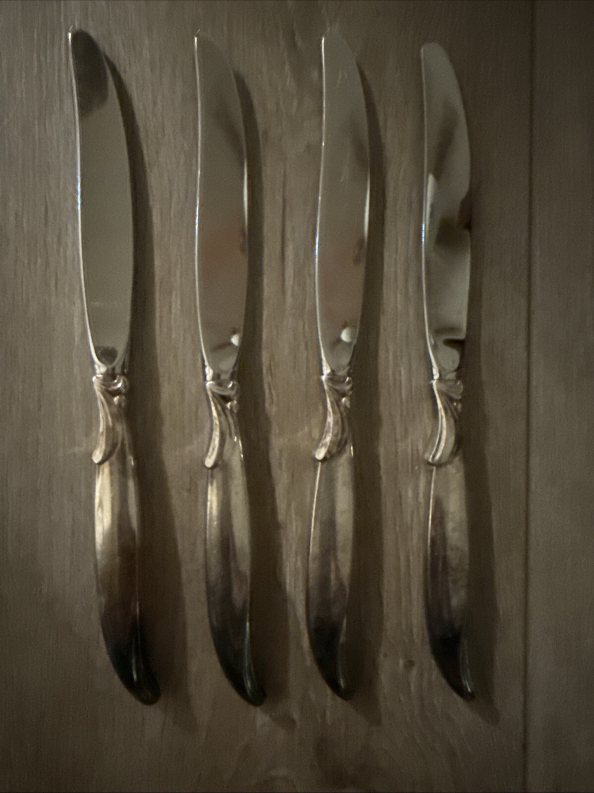 4 PCs VTG MCM 1847 Rogers Bros FLAIR International Silver Dinner Knives 9 1/8"