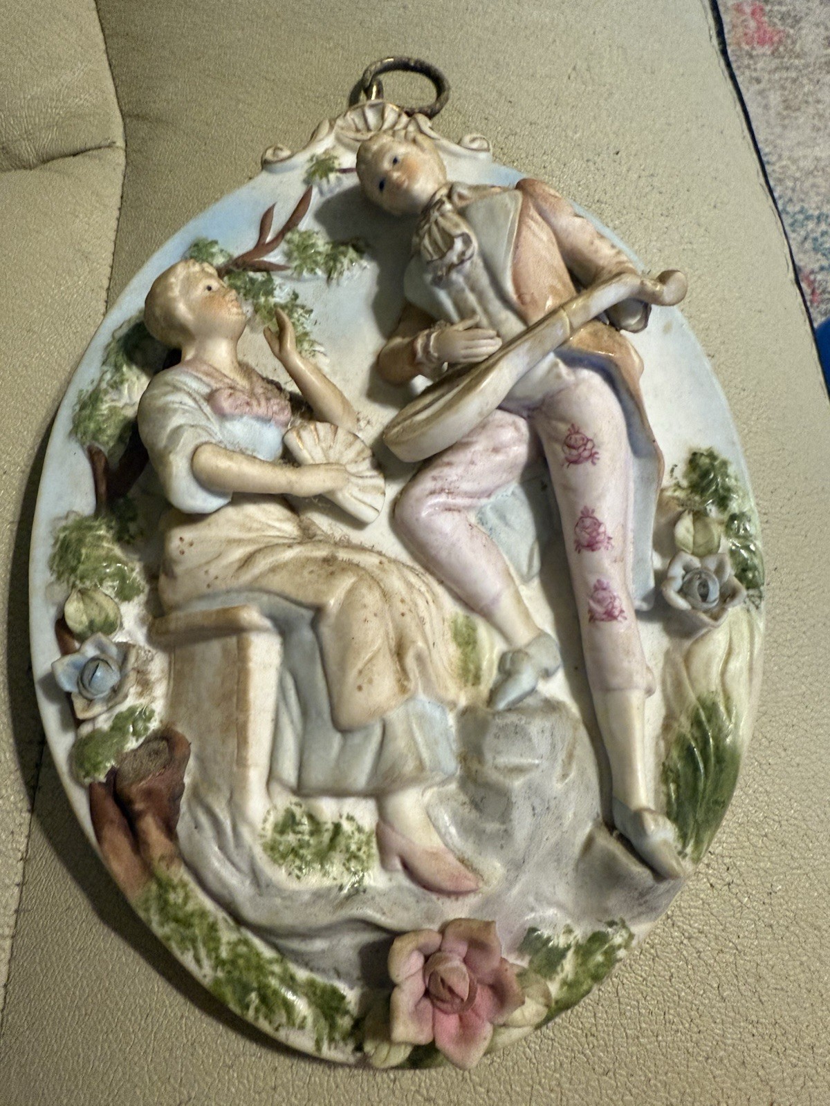 VINTAGE LIPPER AND MANN WALL BISQUE COLONIAL COUPLE