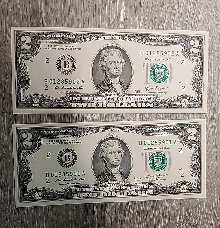 Set of 2 $2 Dollar Bill 2013 Repeater Serial # Will Vary From Pics Sequential