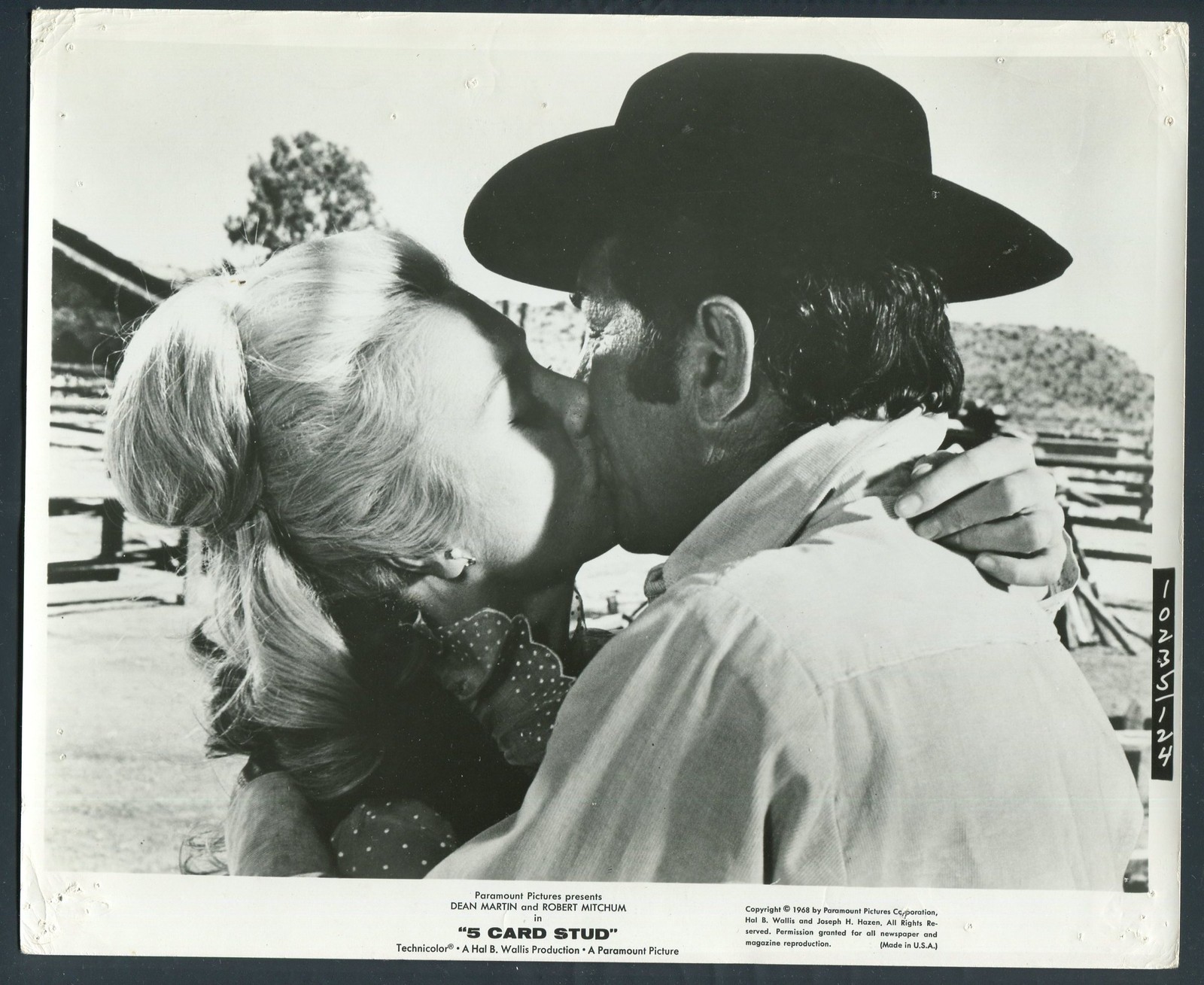 INGER STEVENS DEAN MARTIN in 5 Card Stud '68 BLONDE KISSING