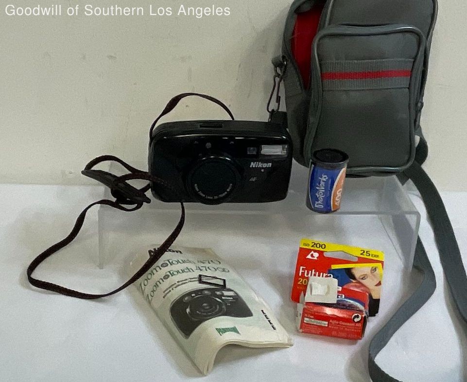 Vintage Nikon 35mm Camera Zoom Touch 470 AF with Case