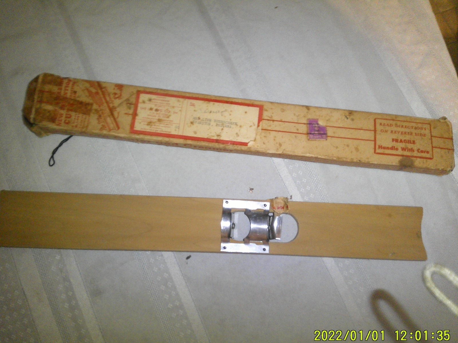 VINTAGE LEE MFG CO. WOODEN CORN CUTTER WITH ORIGINAL MAILER BOX