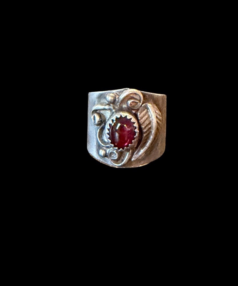 Vintage Southwest Sterling Silver Leaf  W/Red  Stone Ring Size: 6.5