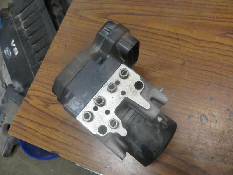 04 - 06 Toyota Rav4 3.5L 4X2 ABS Anti Lock Brake Pump Control Module  Unit LS191