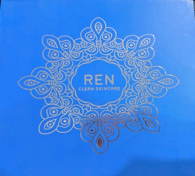 REN Clean Skincare Moroccan Rose Otto Gift Set Body Wash Scrub Oil Rose Bath Set