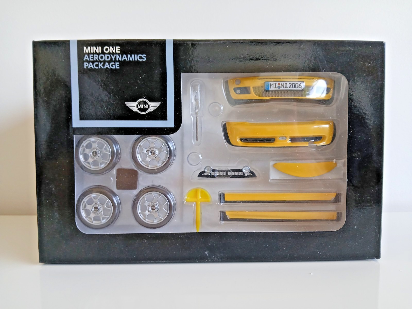 1:18 Kyosho Mini One Aerodynamics Package Dealer Edition