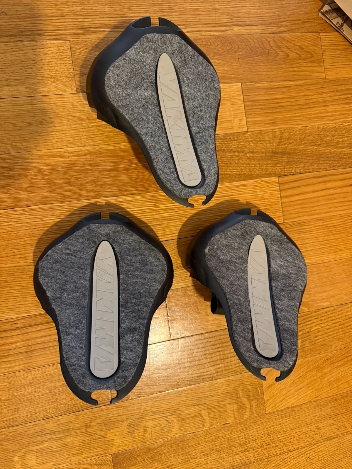 YAKIMA MAKO SADDLE ROOFTOP KAYAK MOUNT - Set Of 3