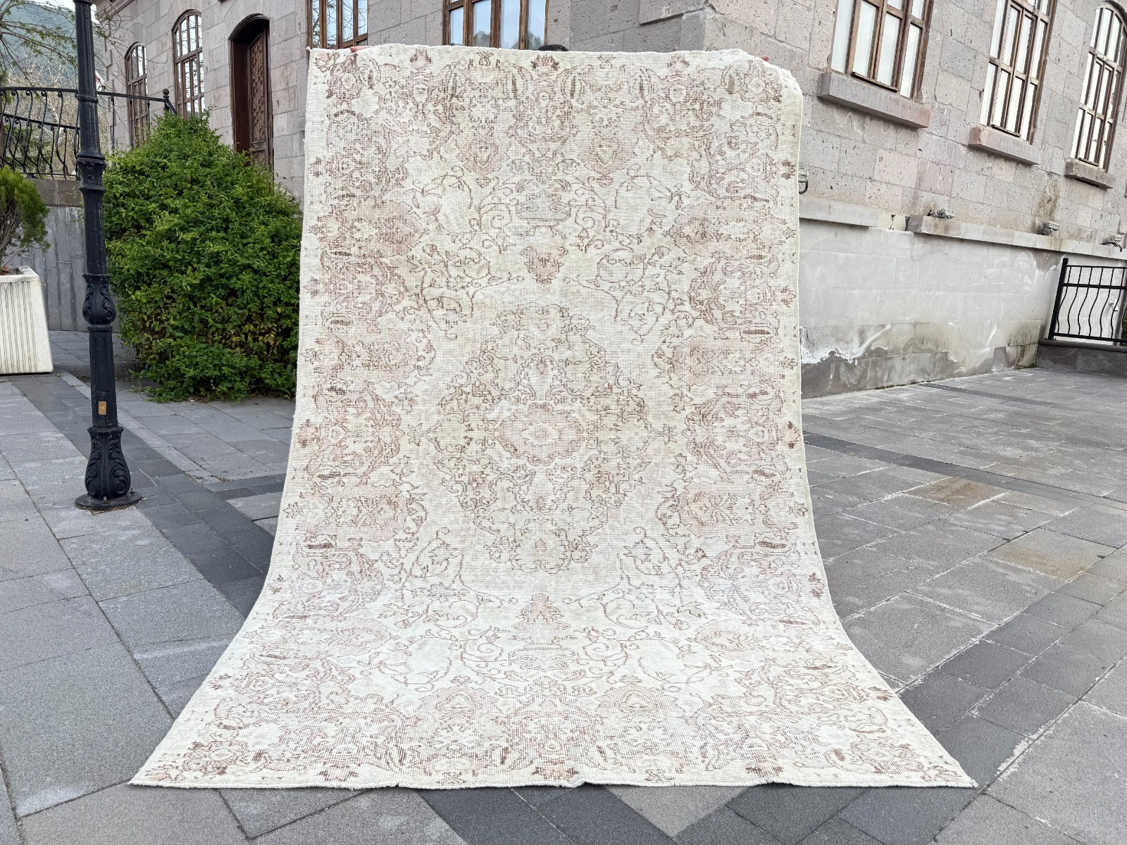 Vintage Oushak Rug 5.5x8.7 ft Neutral Beige Muted Rose Pink Turkish Medallion