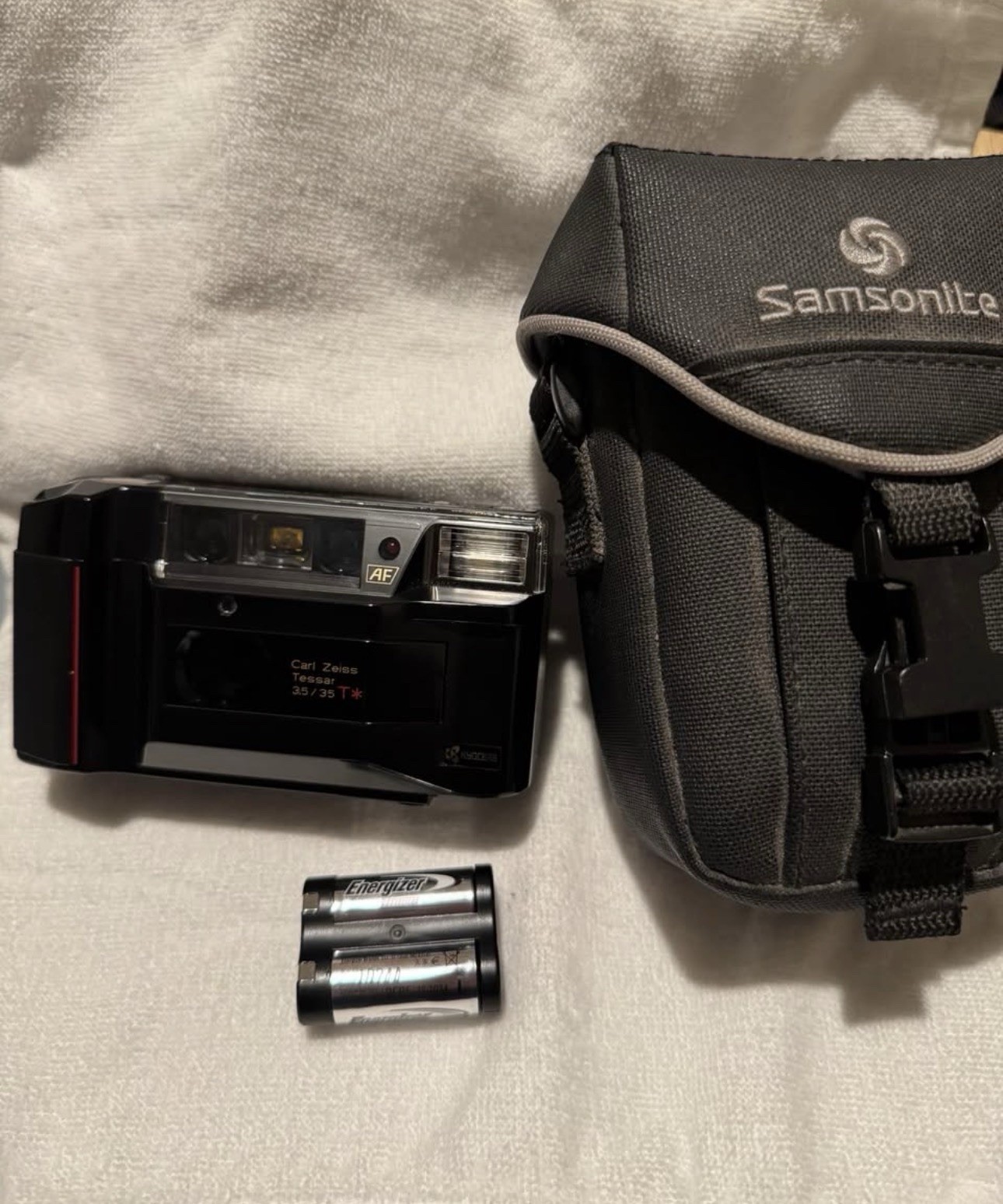 Yashica T2 35mm Film Camera Carl Zeiss Tessar 35mm f/3.5 Tested Working