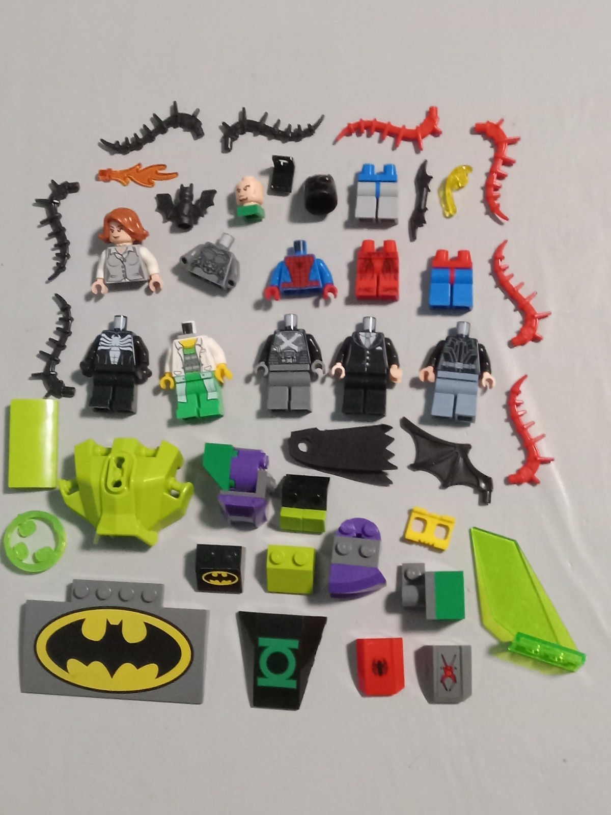 Legos Marvel & DC Lot Of 5+ Minifigures & Vehicle Part Batman Spider-Man In EUC