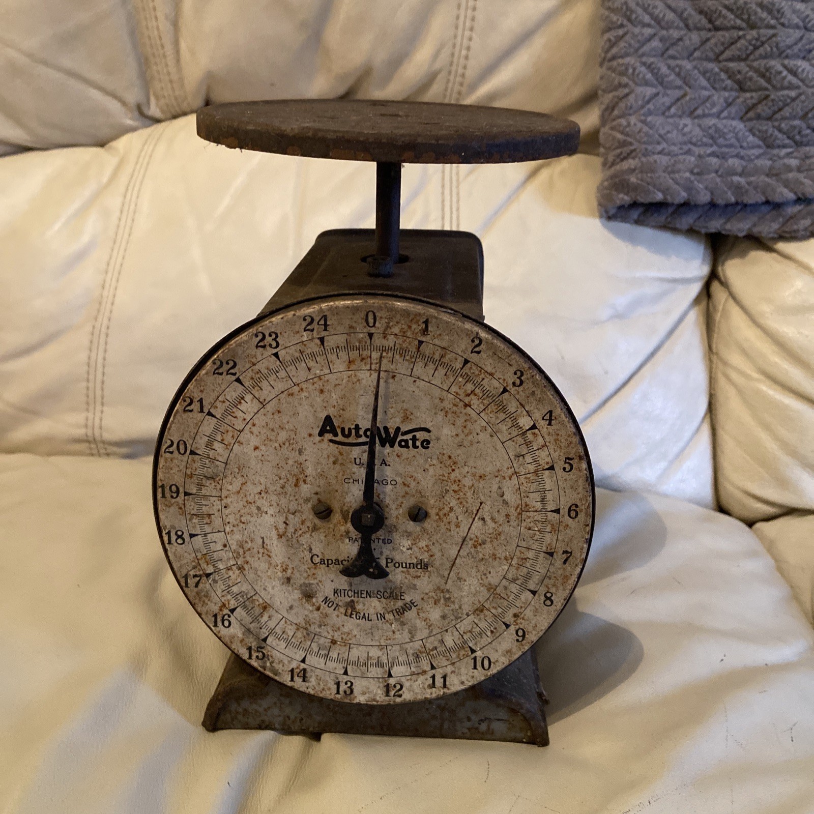 Antique Autowate 25 Pound Kitchen Scale Country Farm Decor - USA Chicago