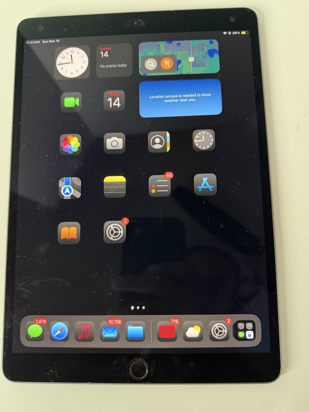 Apple iPad Air (3rd Generation) A2152 64 GB, Wi-Fi, 10.5 in - Space Gray bundle