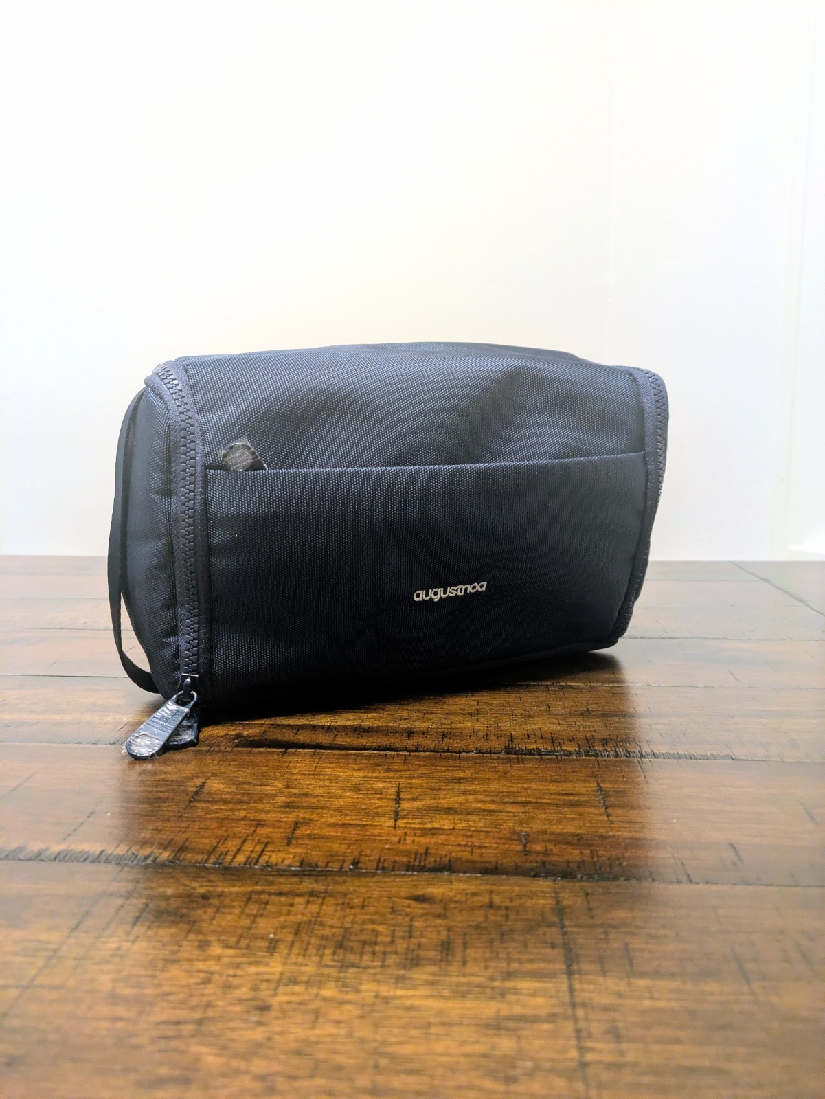 Augustnoa dopp kit Toiletry Kit navy NWOT