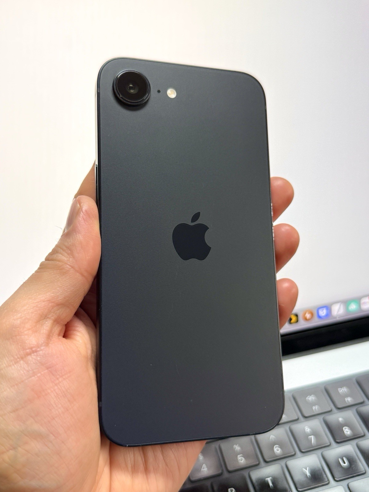 Apple iPhone 16e (100% Batt) Black 128GB Boost #24069