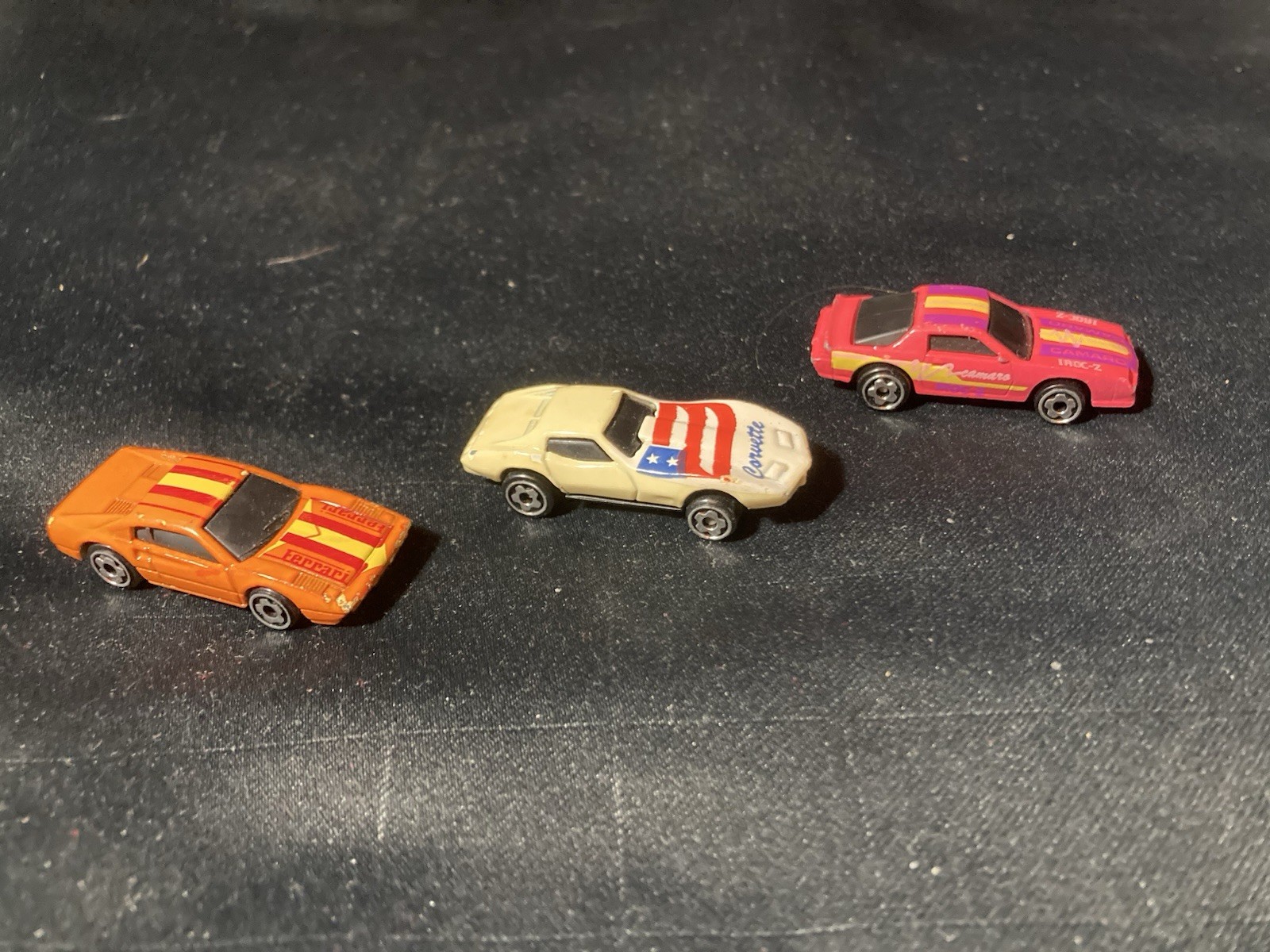 Hot Wheels Mini 75 Chevrolet Corvette 77 Ferrari 308 GTB 83 Chevy Camaro IROC-Z
