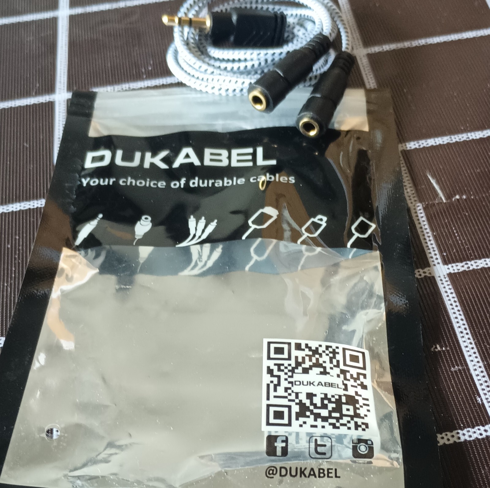 DUKABEL Durable 3.5mm Male to Dual Female Splitter Cable Black White