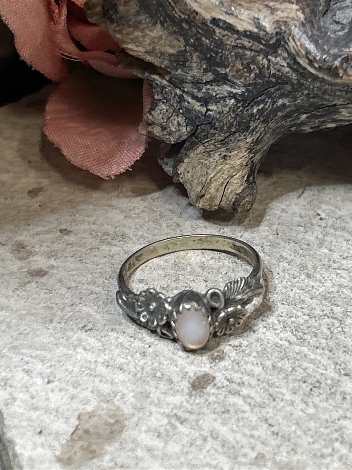 48. Vintage Delicate 925 Sterling Silver Mop Flower Leaf Ring 4.75s, 1.8g