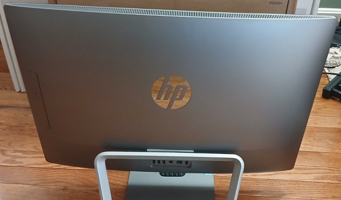 HP PAVILION ALL IN ONE24-B217C INTEL CORE i5 7th gen (FOR PARTS ONLY)
