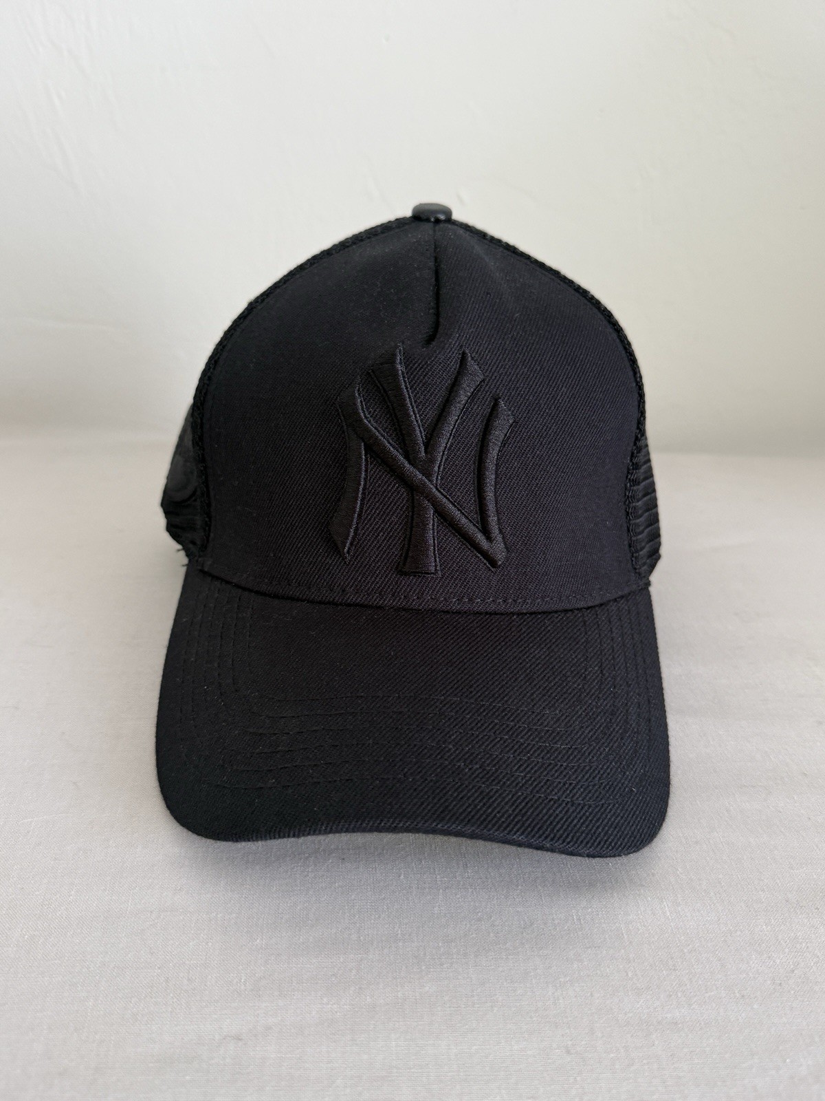 Pro Standard New York Yankees Black Mesh Trucker Snapback Hat Cooperstown